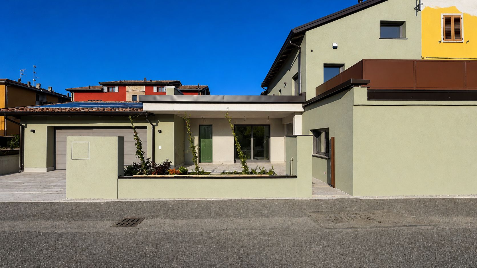 Casa R|D, fronte ingresso con l’incontro tra i volumi