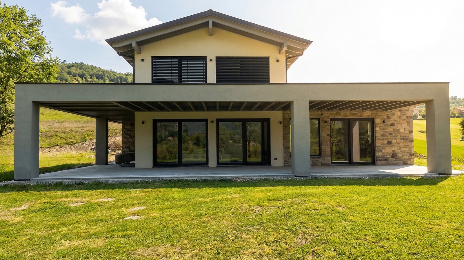 Villa E|L nel paesaggio collinare