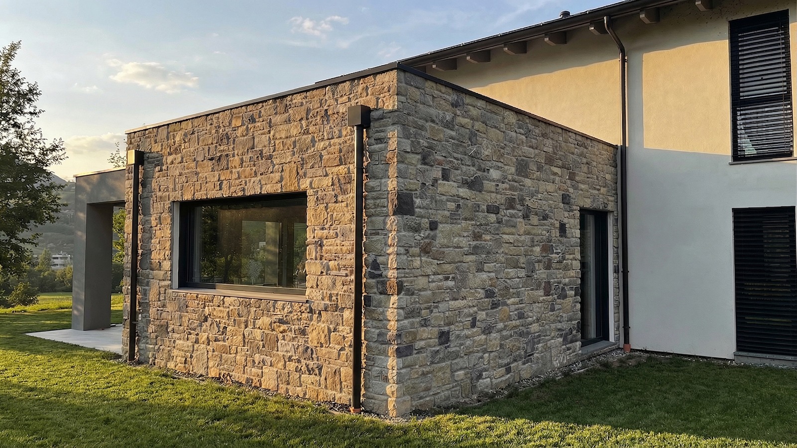 Il volume in pietra di Villa E|L